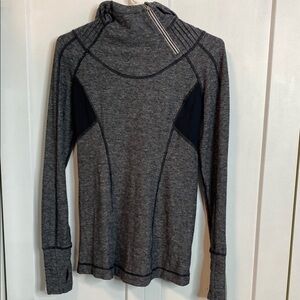 Lululemon - Gray Long Sleeve Pullover running top - 6 - ponytail and thumbholes